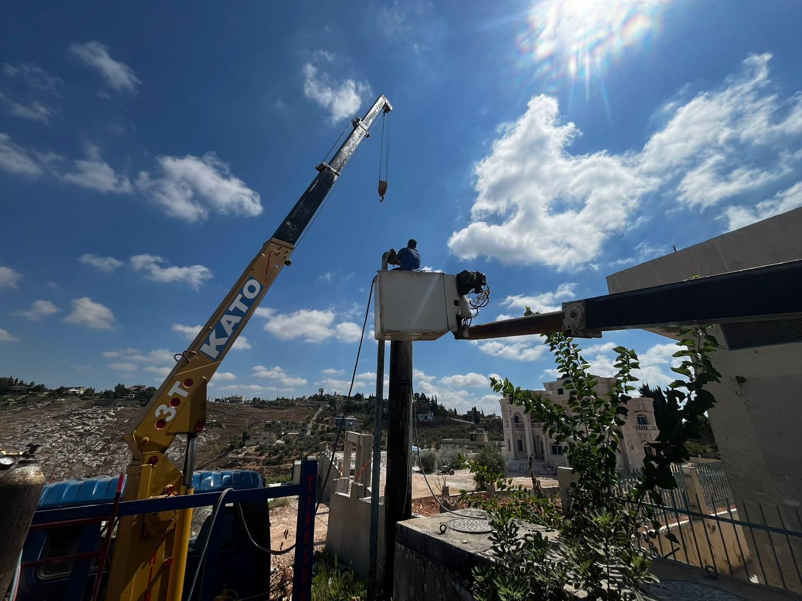 Crane lifting equipment at elevated installation site